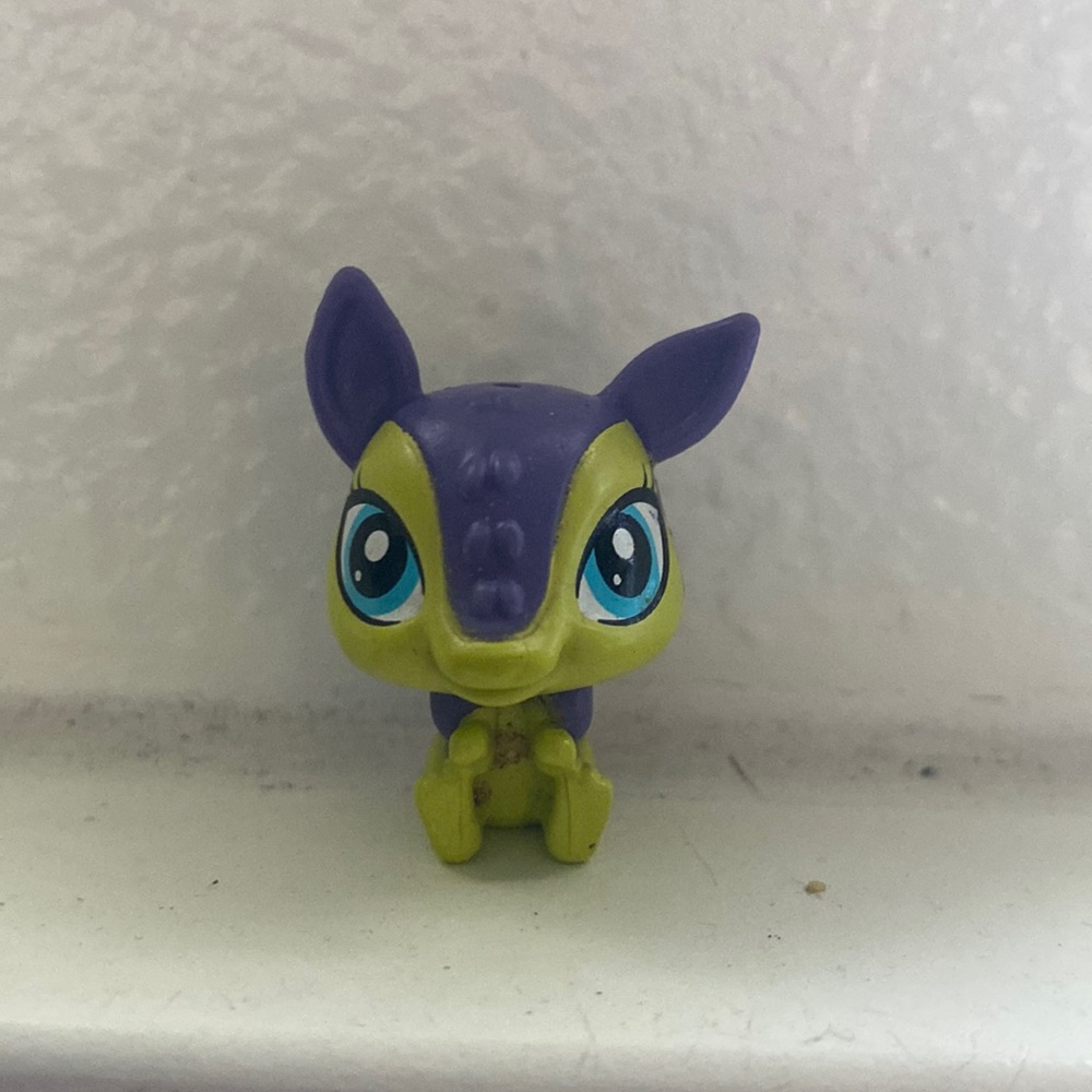 LPS #4137 Mini Armadillo